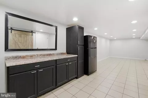 Entry Way - 550 Sunset Knoll Rd, Pasadena, MD 21122 photo 3 of 4
