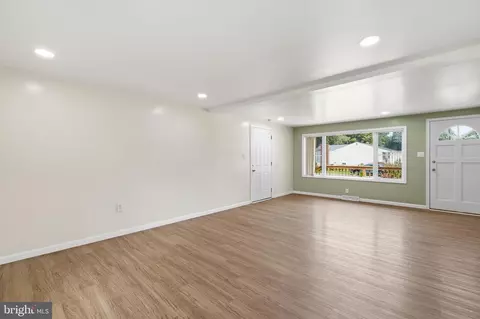 Living - 550 Sunset Knoll Rd, Pasadena, MD 21122 photo 1 of 4