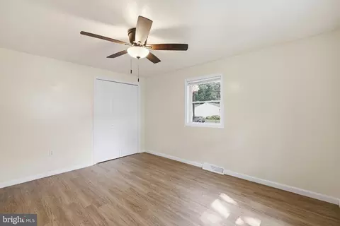 Bedroom - 550 Sunset Knoll Rd, Pasadena, MD 21122 photo 4 of 6