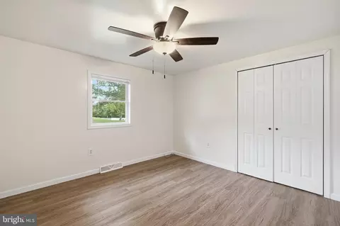 Bedroom - 550 Sunset Knoll Rd, Pasadena, MD 21122 photo 5 of 6