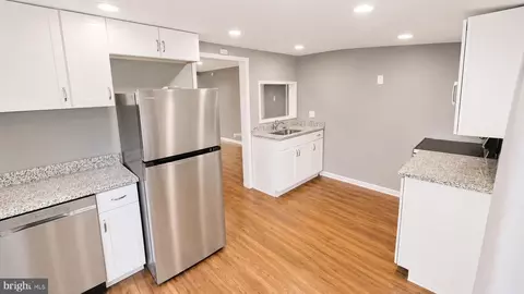 Entry Way - 1314 Pine St, Shady Side, MD 20764 photo 3 of 7