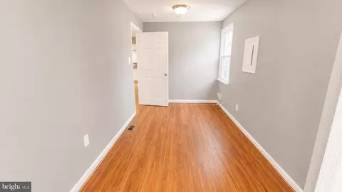 Entry Way - 1314 Pine St, Shady Side, MD 20764 photo 6 of 7
