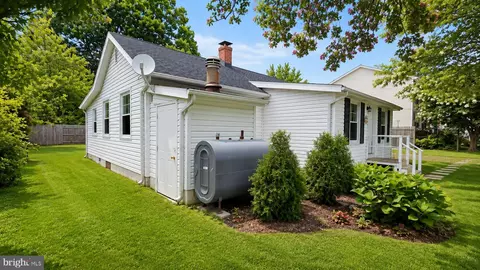 Exterior - 1314 Pine St, Shady Side, MD 20764 photo 2 of 5
