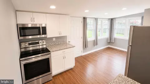 Entry Way - 1314 Pine St, Shady Side, MD 20764 photo 4 of 7
