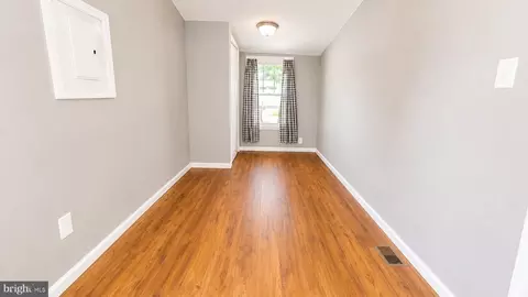 Entry Way - 1314 Pine St, Shady Side, MD 20764 photo 5 of 7
