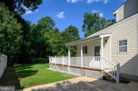 Exterior - 1007 Harbor Dr, Annapolis, MD 21403 photo 11 of 14