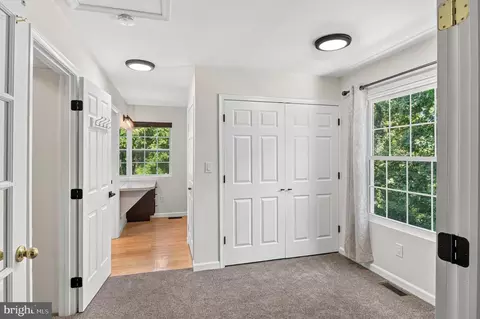 Entry Way - 1007 Harbor Dr, Annapolis, MD 21403 photo 3 of 4