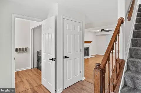 Entry Way - 1007 Harbor Dr, Annapolis, MD 21403 photo 1 of 4