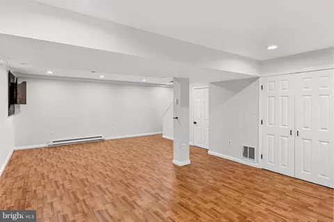 Living - 1007 Harbor Dr, Annapolis, MD 21403 photo 9 of 9