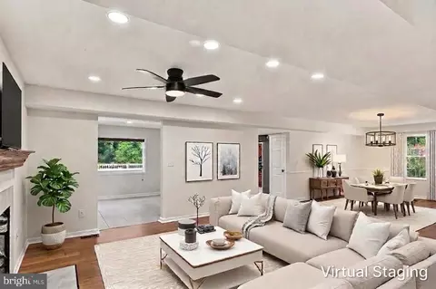 Living - 1007 Harbor Dr, Annapolis, MD 21403 photo 1 of 9