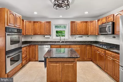 Kitchen - 1007 Harbor Dr, Annapolis, MD 21403 photo 2 of 4