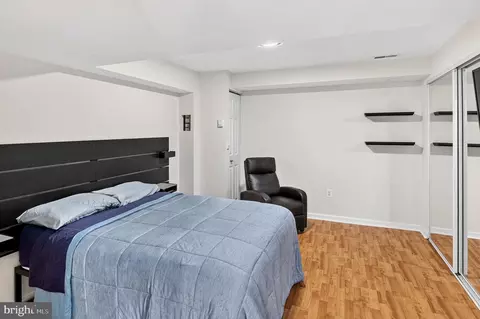 Bedroom - 1007 Harbor Dr, Annapolis, MD 21403 photo 2 of 3