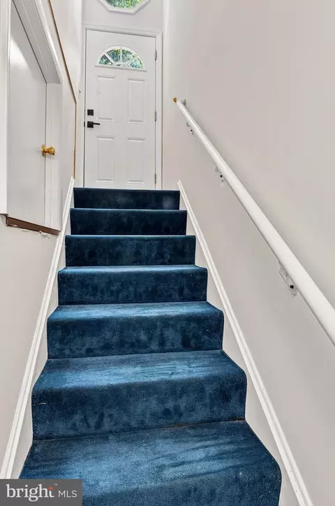 Entry Way - 1007 Harbor Dr, Annapolis, MD 21403 photo 4 of 4
