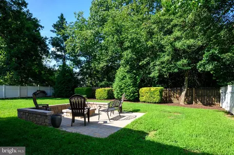 Exterior - 1007 Harbor Dr, Annapolis, MD 21403 photo 3 of 14