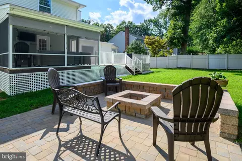 Exterior - 1007 Harbor Dr, Annapolis, MD 21403 photo 8 of 14