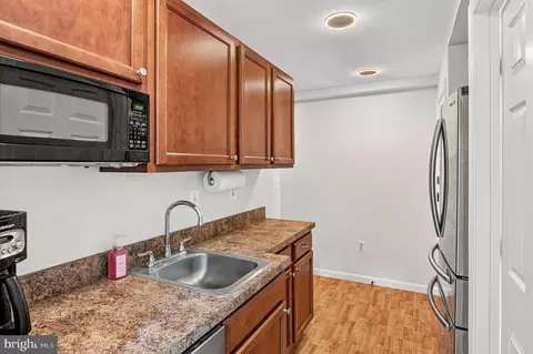 Kitchen - 1007 Harbor Dr, Annapolis, MD 21403 photo 4 of 4