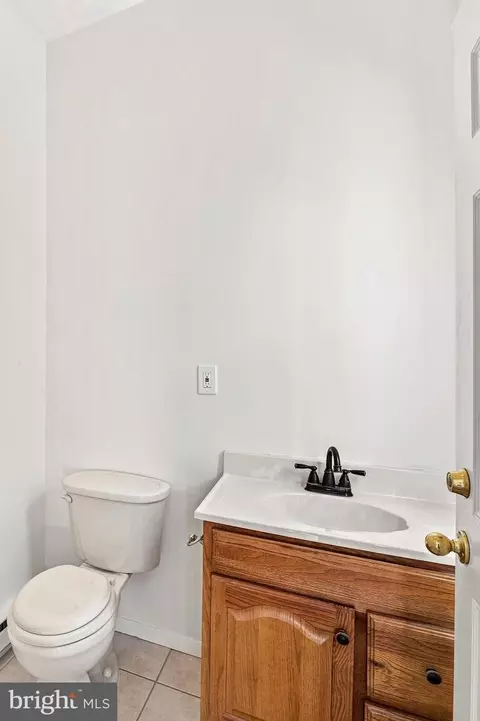 Bath - 1007 Harbor Dr, Annapolis, MD 21403 photo 3 of 9