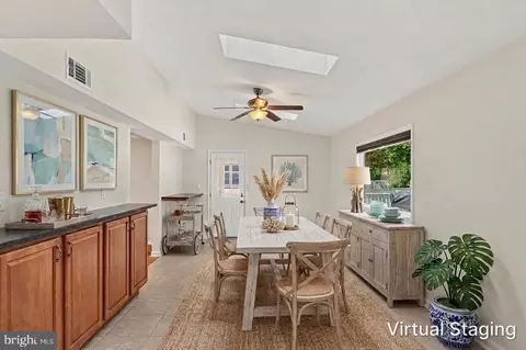 Dining - 1007 Harbor Dr, Annapolis, MD 21403 photo 1 of 1
