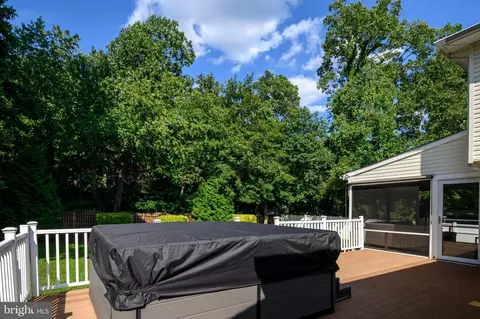 Exterior - 1007 Harbor Dr, Annapolis, MD 21403 photo 7 of 14