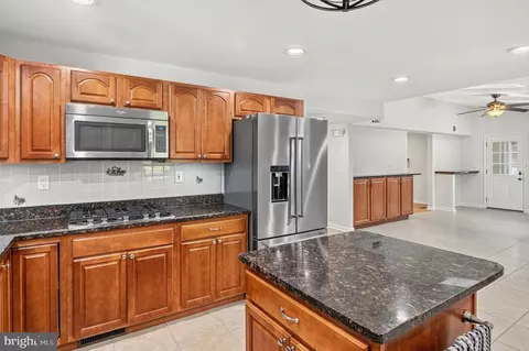 Kitchen - 1007 Harbor Dr, Annapolis, MD 21403 photo 3 of 4