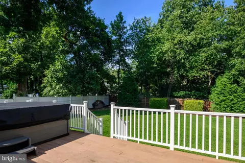 Exterior - 1007 Harbor Dr, Annapolis, MD 21403 photo 6 of 14