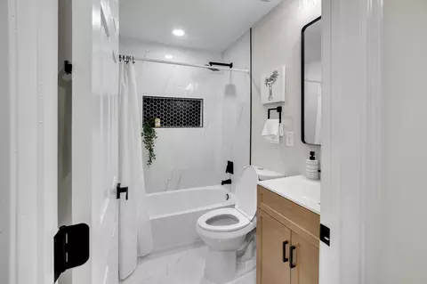 Bath - 326 Ellerton S, Laurel, MD 20724 photo 2 of 3