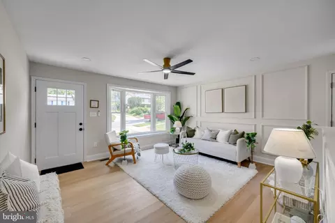 Living - 326 Ellerton S, Laurel, MD 20724 photo 2 of 4