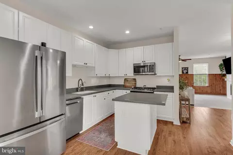 Kitchen - 2152 Millhaven Dr, Edgewater, MD 21037 photo 2 of 3