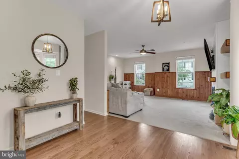 Entry Way - 2152 Millhaven Dr, Edgewater, MD 21037 photo 3 of 4