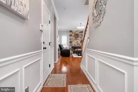 Entry Way - 4637 Potomac Rd, Pasadena, MD 21122 photo 4 of 7