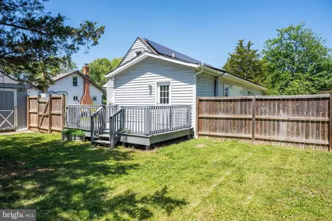 Exterior - 3718 4th Ave, Edgewater, MD 21037 photo 3 of 5