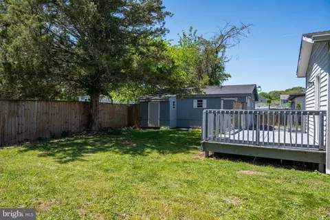 Exterior - 3718 4th Ave, Edgewater, MD 21037 photo 5 of 5