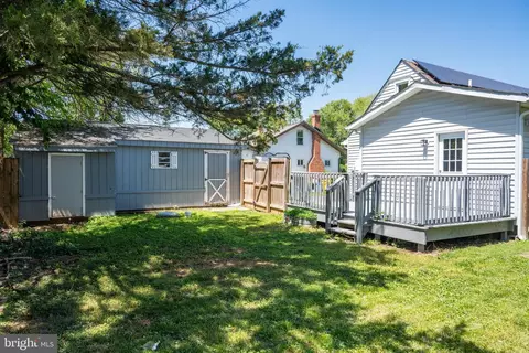 Exterior - 3718 4th Ave, Edgewater, MD 21037 photo 4 of 5