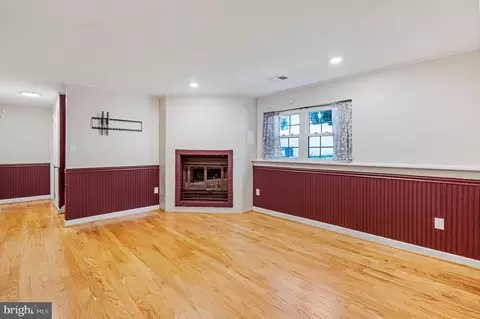Living - 321 Maryland Ave, Pasadena, MD 21122 photo 2 of 3