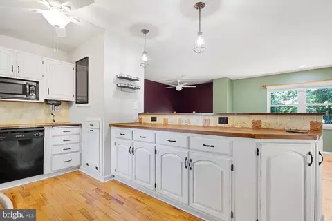 Kitchen - 321 Maryland Ave, Pasadena, MD 21122 photo 3 of 3