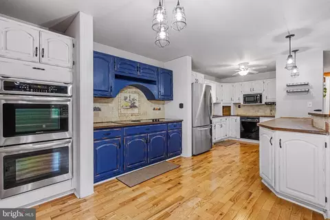 Kitchen - 321 Maryland Ave, Pasadena, MD 21122 photo 1 of 3