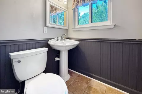 Entry Way - 321 Maryland Ave, Pasadena, MD 21122 photo 1 of 1