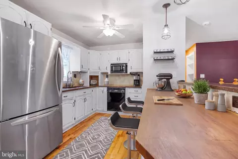 Kitchen - 321 Maryland Ave, Pasadena, MD 21122 photo 2 of 3