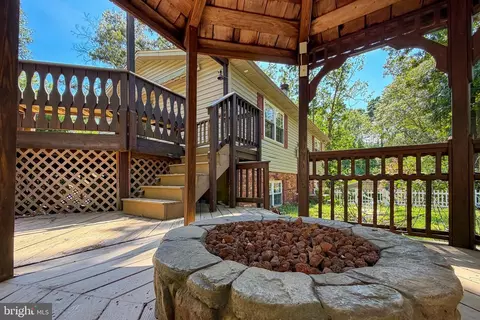 Exterior - 321 Maryland Ave, Pasadena, MD 21122 photo 5 of 8