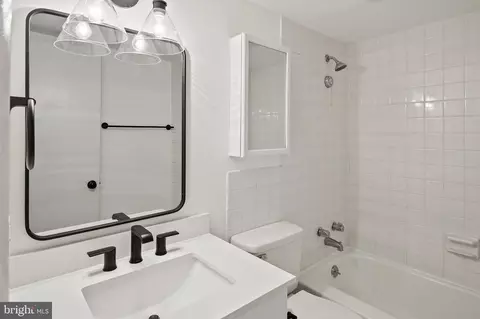 Bath - 755 Fairview Ave #755 D, Annapolis, MD 21403 photo 1 of 2