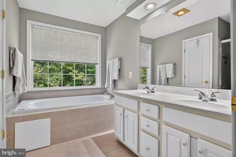 Bath - 1151 August Dr, Annapolis, MD 21403 photo 2 of 2