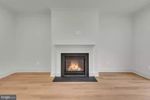 Living - 995 Arundel Dr, Arnold, MD 21012 photo 3 of 4