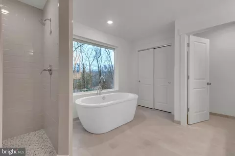 Bath - 995 Arundel Dr, Arnold, MD 21012 photo 3 of 5