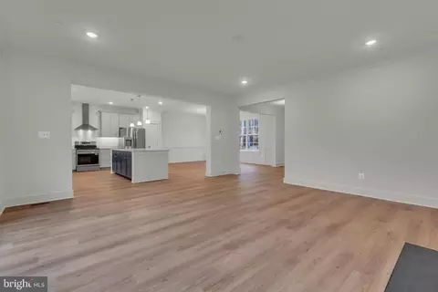 Living - 995 Arundel Dr, Arnold, MD 21012 photo 4 of 4