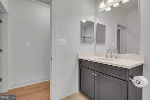 Bath - 995 Arundel Dr, Arnold, MD 21012 photo 2 of 5