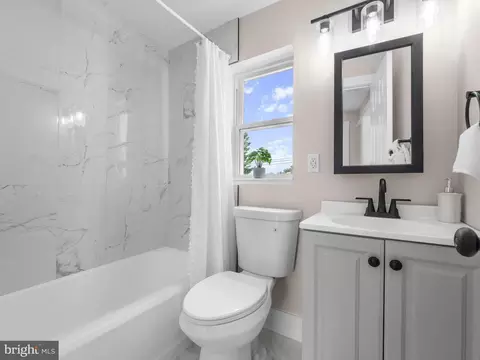 Bath - 5337 Patrick Henry Dr, Baltimore, MD 21225 photo 1 of 1