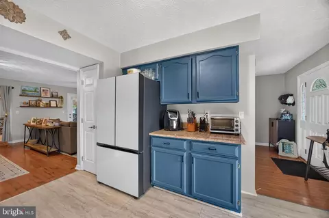 Entry Way - 911 12th St, Pasadena, MD 21122 photo 1 of 3