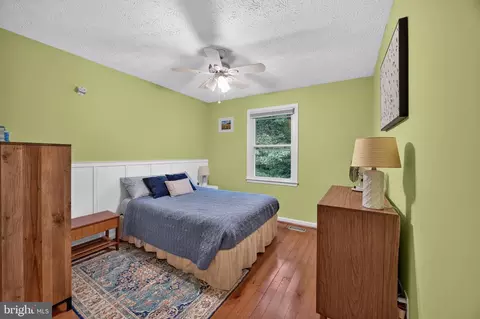 Bedroom - 911 12th St, Pasadena, MD 21122 photo 4 of 4