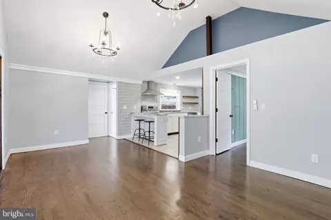 Entry Way - 8014 Forest Glen Dr, Pasadena, MD 21122 photo 5 of 5