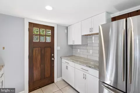 Entry Way - 8014 Forest Glen Dr, Pasadena, MD 21122 photo 3 of 5